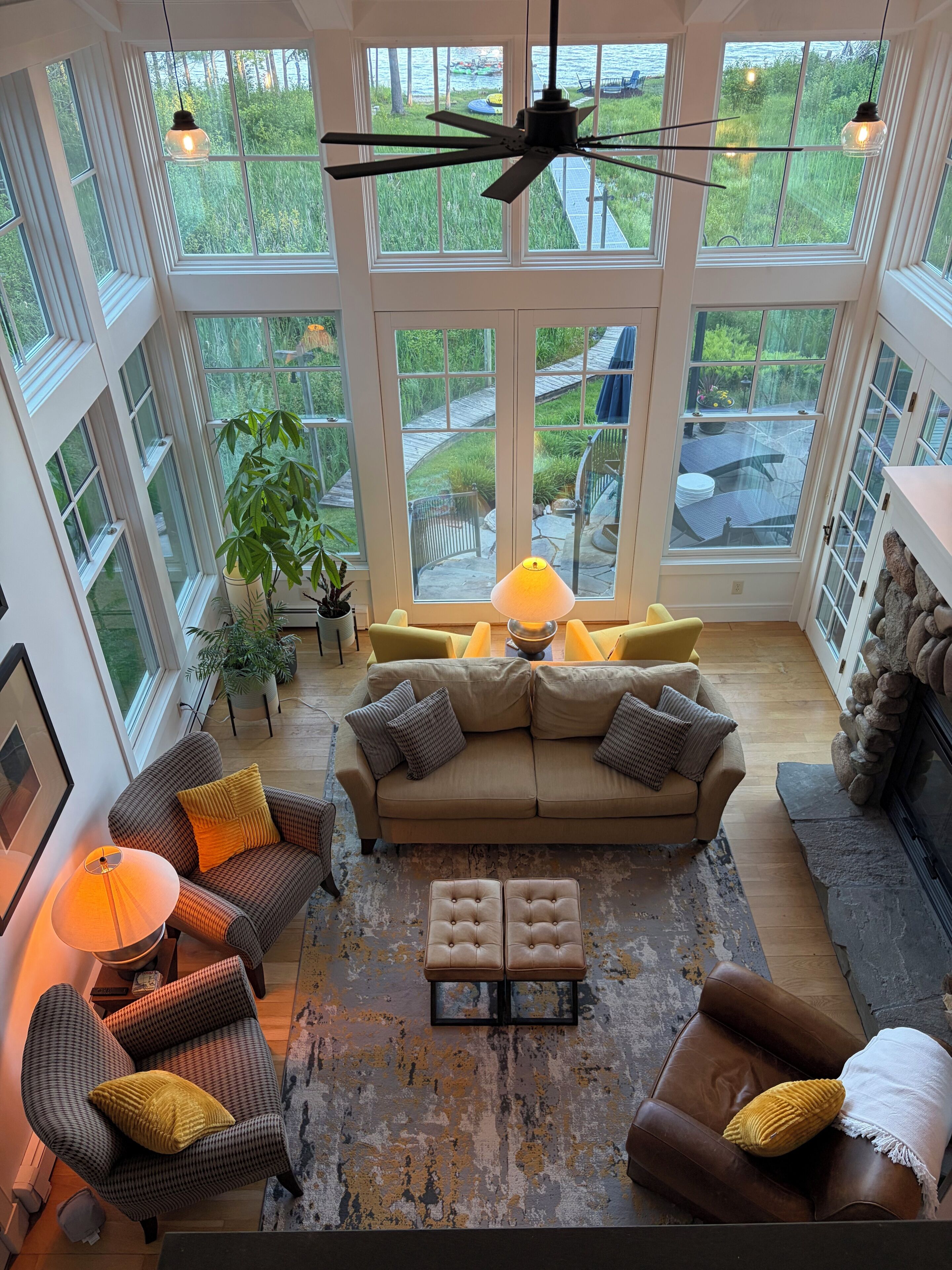 Smart TV, fireplace, books, offices