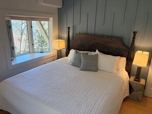 5 bedrooms, desk, iron/ironing board, travel cot