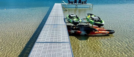 沙滩椅、沙滩毛巾