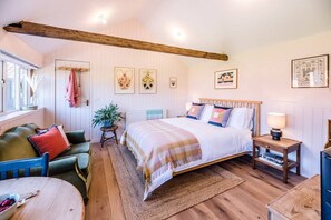 Travel crib, WiFi - The Studio, Ivy Lodge Barn, Hoo (Hoo)