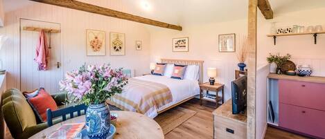 سرير سفر وواي فاي