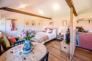 سرير سفر وواي فاي