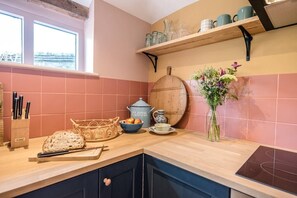 Fridge, oven, stovetop, toaster - The Stables, Ivy Lodge Barn, Hoo (Hoo)