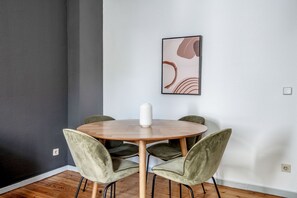 Dining - Amazing Friedrichshain 2BR, nr Boxhagener Platz, by Blueground (Berlin)