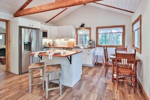 Unclassified image, 3 of 26, button