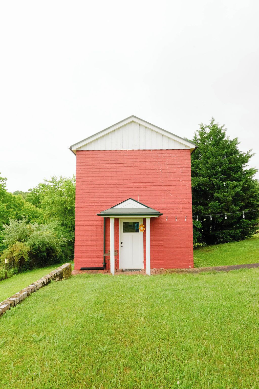  Lexington is minutes away.  Welcome to Thistle Cottage. 