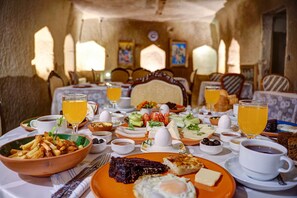 Tägliches inbegriffenes einheimisches Frühstück