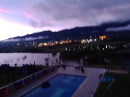 15 piscinas externas