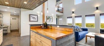 Blue Ocean Lodge | Oceanfront house in Westport with beach access, W/D