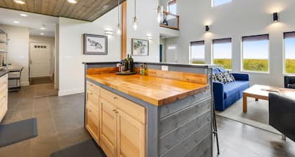 Blue Ocean Lodge | Oceanfront house in Westport with beach access, W/D