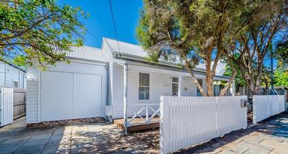 Wardie House -Classic South Freo Renovated Cottage