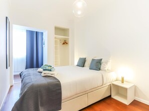 1 habitación, tabla de planchar con plancha, internet y ropa de cama 