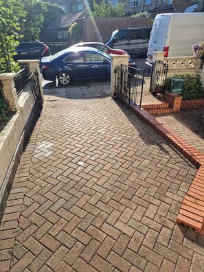 Property grounds - Light 1-bed - London N8 - free parking - fast WiFi (London)