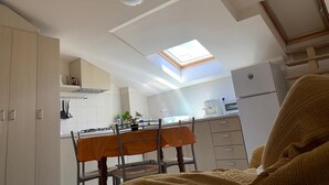 茶具/咖啡用具、冰箱、微波炉、烤箱