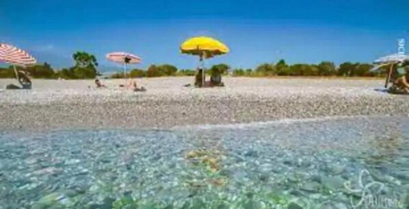 In Strandnähe, Liegestühle, Strandtücher