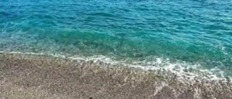 Beach nearby, sun loungers, beach towels