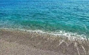 On the beach, sun loungers, beach towels - Holiday House Bedda do ziu (Mascali)