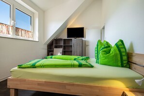 2 bedrooms, iron/ironing board, free WiFi, bed sheets