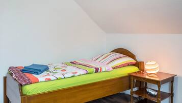 3 bedrooms, iron/ironing board, free WiFi, bed sheets