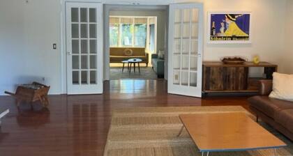 Family Farmhouse Retreat , Heated Pool, Privacy, One Hour from New York City