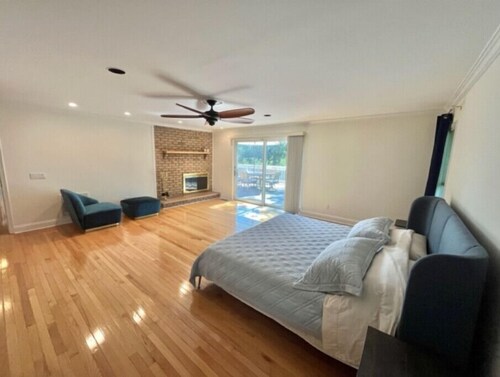 Family Farmhouse Retreat , Heated Pool, Privacy, One Hour from New York City