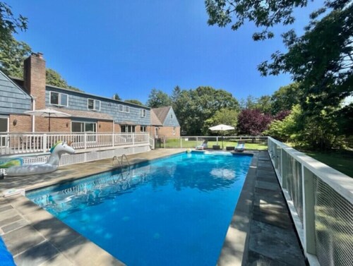 Family Farmhouse Retreat , Heated Pool, Privacy, One Hour from New York City