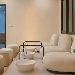 Couples treatment rooms, body treatments, aromatherapy