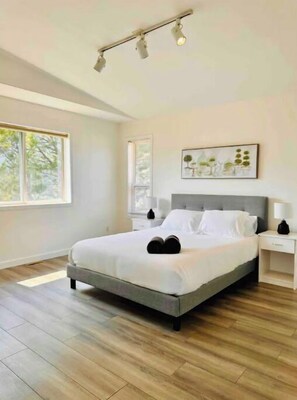 4 bedrooms, iron/ironing board, WiFi, bed sheets