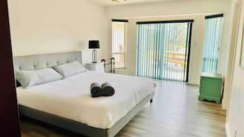 4 bedrooms, iron/ironing board, WiFi, bed sheets