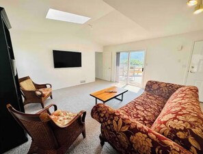 Smart TV y chimenea 