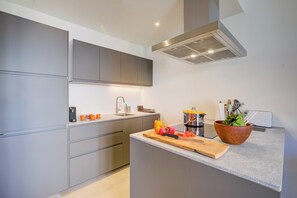 Fridge, microwave, oven, stovetop - Modern Apartment Lugano, Lugano, Switzerland (Lugano)
