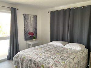 2 slaapkamers, een strijkplank/strijkijzer, gratis wifi, beddengoed