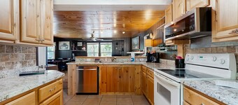 Blue Jay Cabin | Lakefront cabin in Rhinelander with dock & row boat