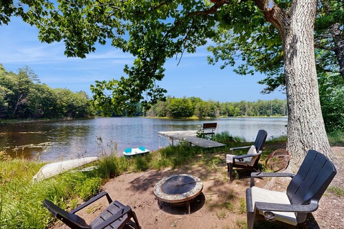 Blue Jay Cabin | Lakefront cabin in Rhinelander with dock & row boat