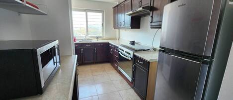 Fridge, microwave, stovetop, coffee/tea maker