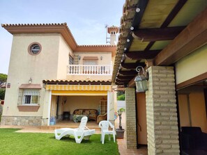 Property grounds - Ye Ye House in Chiclana (Chiclana)