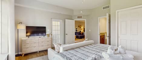 3 slaapkamers, een strijkplank/strijkijzer, internet, beddengoed