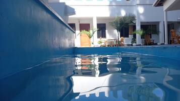 Cascada en la piscina