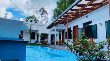 Fachada de la propiedad