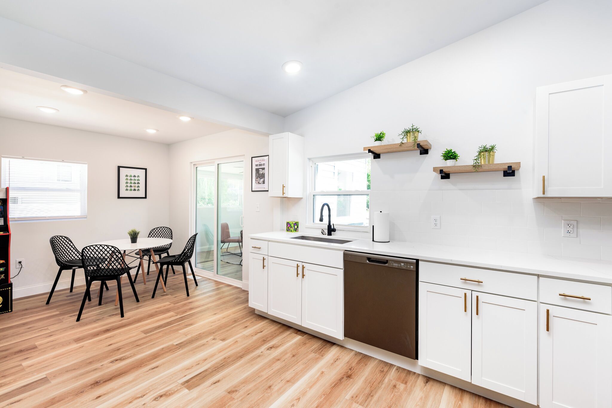 Frigorífic, microones, forn i placa de cuina 