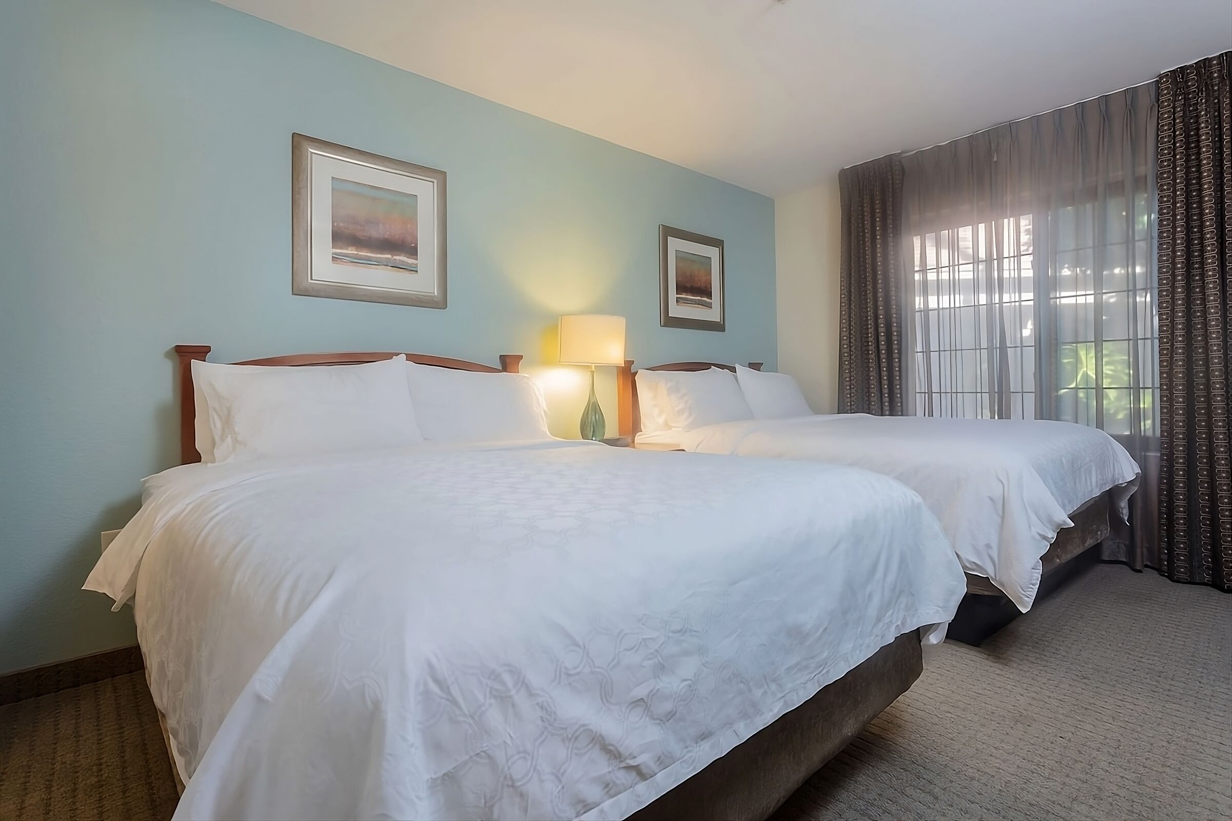 Budget-Friendly Getaway! 2 Modern Units, Pet-Friendly, with Free Breakfast