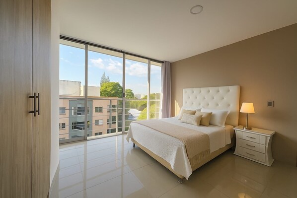 3 soverom, strykejern/-brett, wi-fi og sengetøy