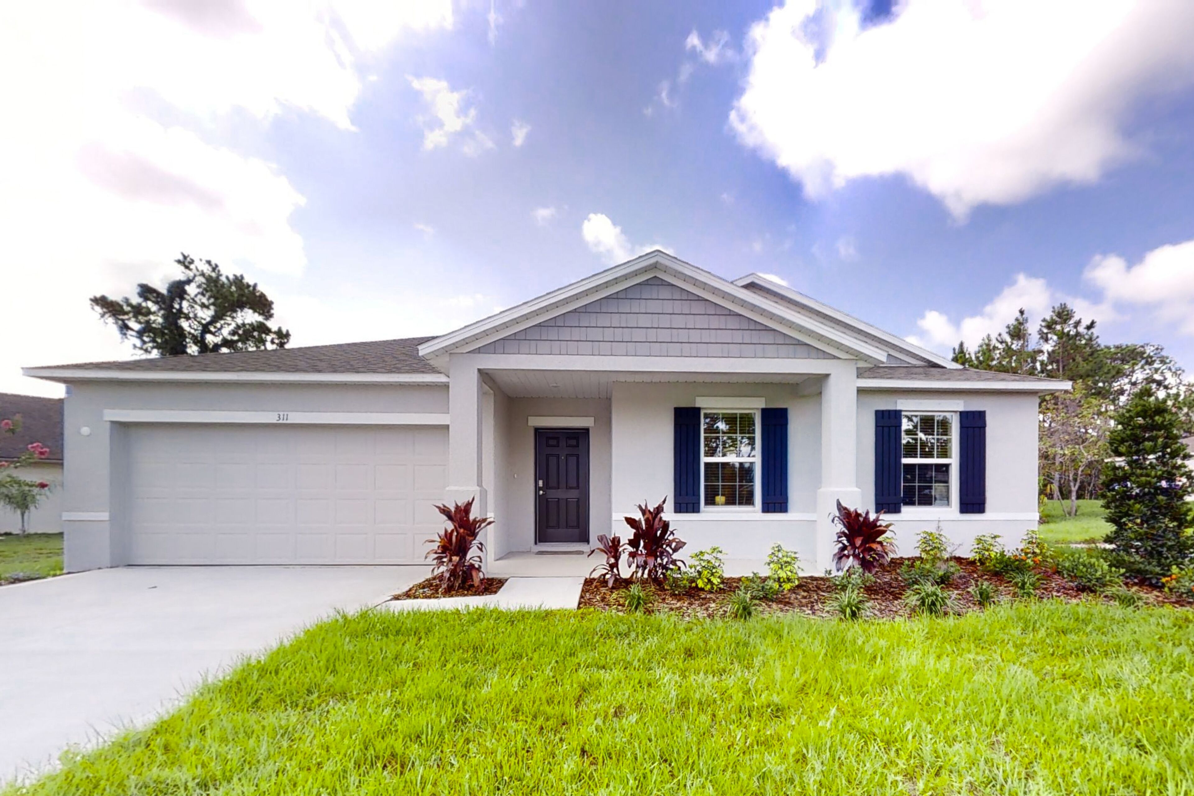 Dog-friendly home with private washer/dryer - snowbird-friendly