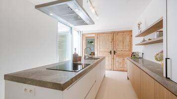 Réfrigérateur, four, plaque de cuisson, lave-vaisselle