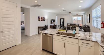 Phoenix 5BR-Pet Friendly-Parking-Fast Wifi!