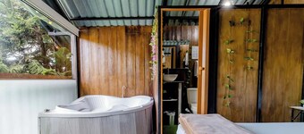 Lakeview Cabin with Jacuzzi in Guatapé