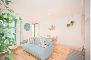 TV, offices - Liiiving in Porto - Boho Blue Home (Porto)
