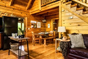 Smart-tv, eldstad, tv-spel och dvd-spelare