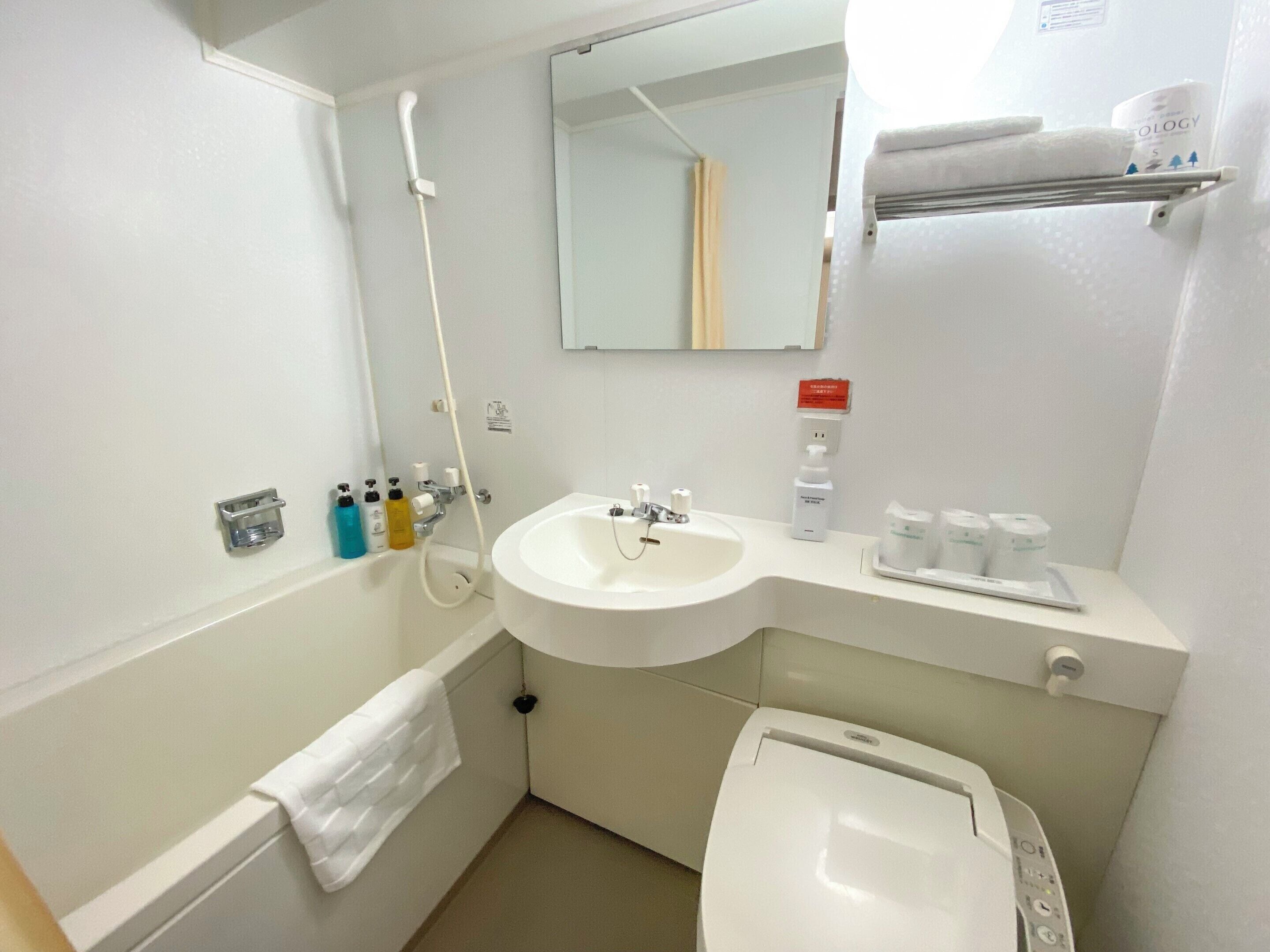 淋浴/盆浴组合、吹风机、电子马桶、毛巾