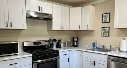 Pool Table, Hot Tub! 5 bedroom, 3 bath, 5 min to Cal Poly or Old Town.